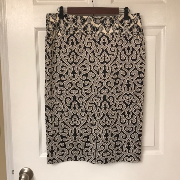 Pencil skirt w/ lots of stretch - Picture 2 of 5